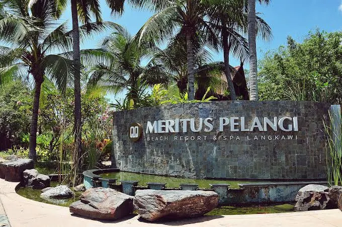 Pelangi Beach Resort Langkawi واجهة المنتجع على الشاطئ وقت الغروب